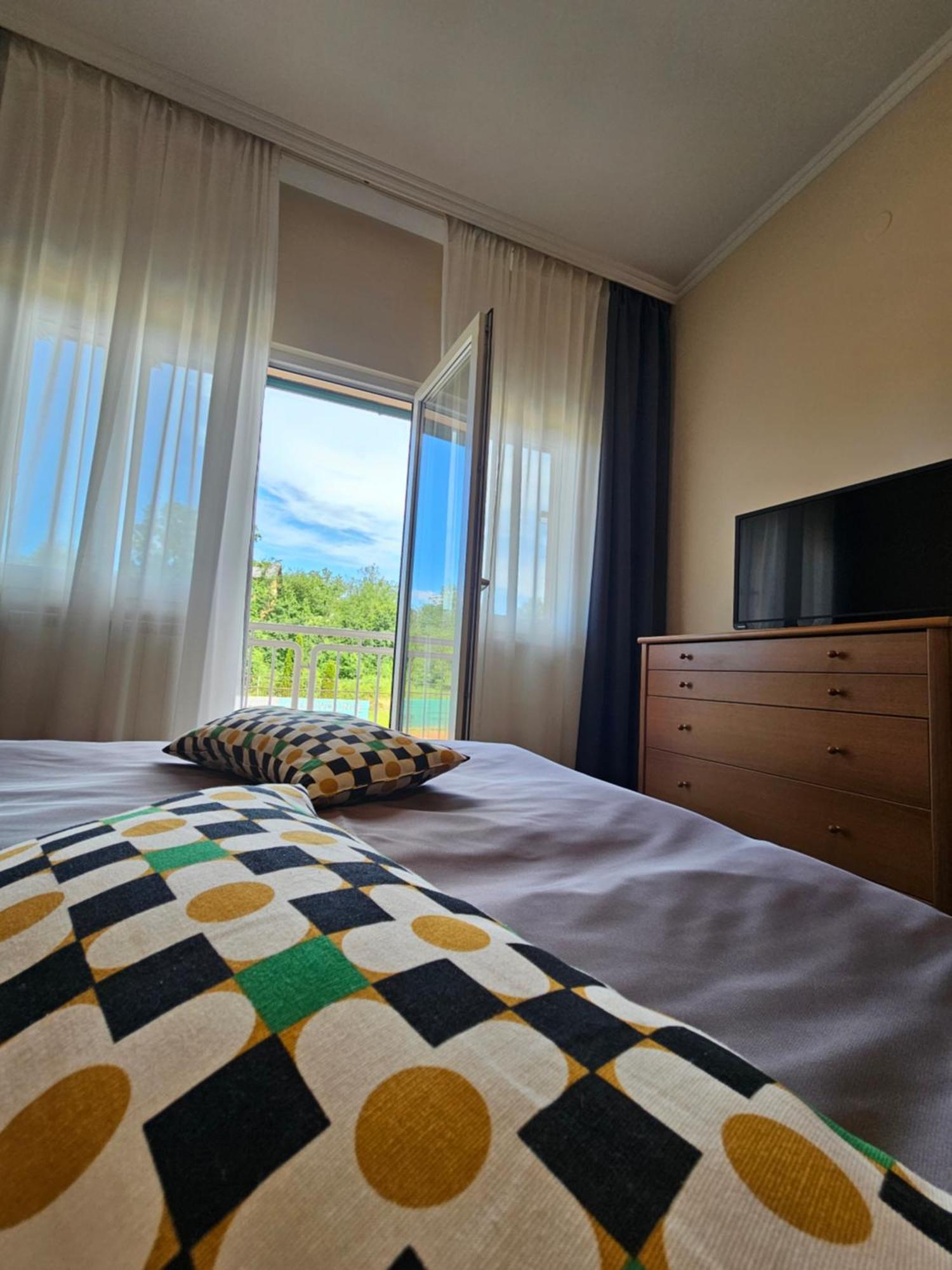 Bed And Breakfast Restaurant Dp Donji Zvecaj Cameră foto