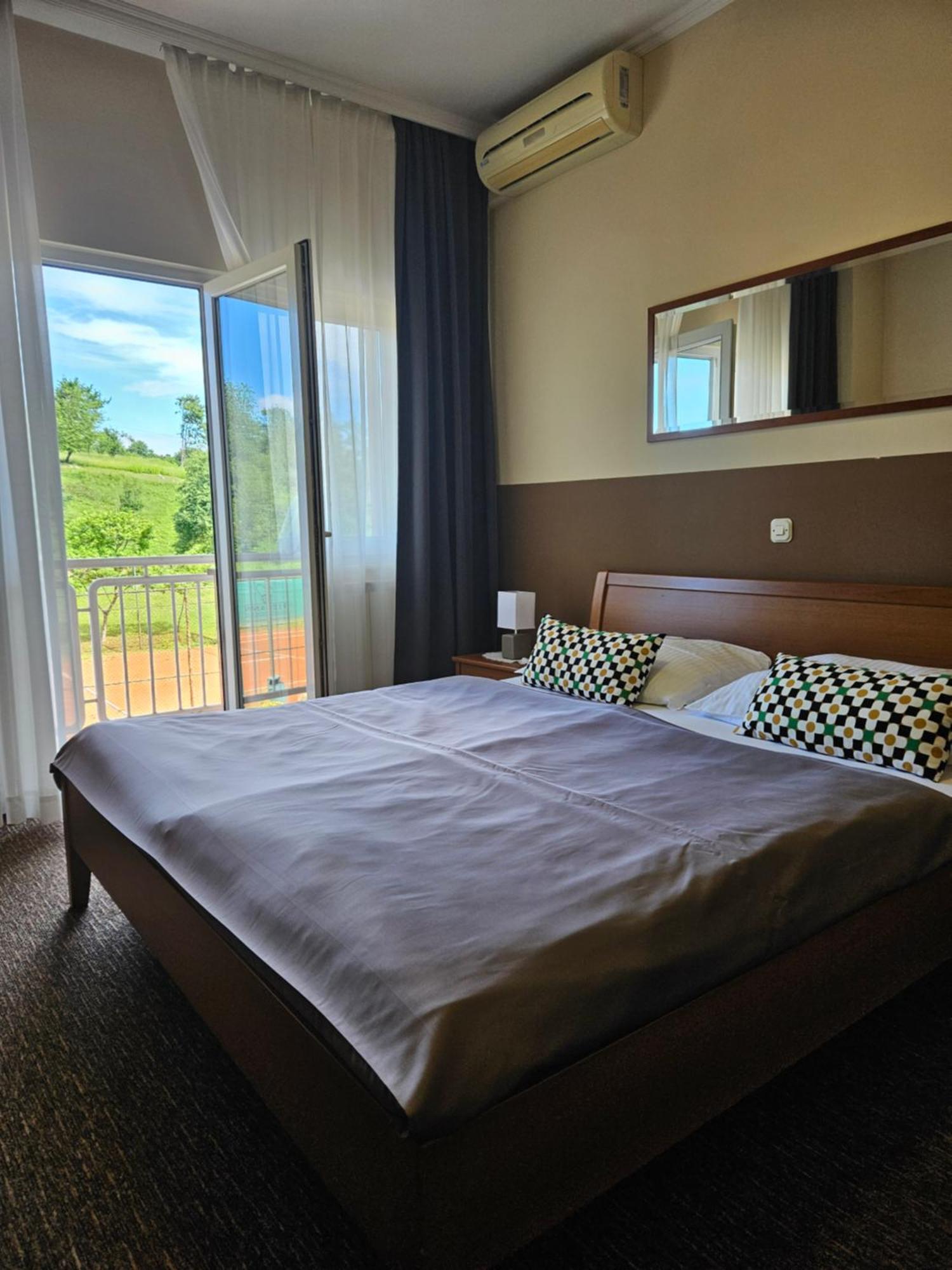 Bed And Breakfast Restaurant Dp Donji Zvecaj Cameră foto